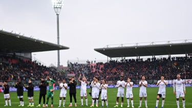 AC Milan Ancam Inter di Derby Panas Usai Taklukkan Cremonese, Emil Audero Malah Bersinar!