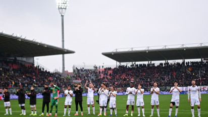 AC Milan Ancam Inter di Derby Panas Usai Taklukkan Cremonese, Emil Audero Malah Bersinar!
