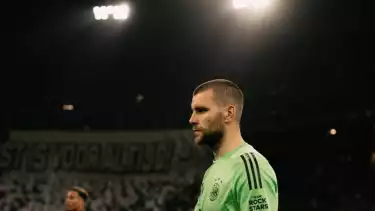 Tampil Gemilang di Belanda, Kiper Timnas Indonesia Maarten Paes Jadi Tembok Kokoh Ajax