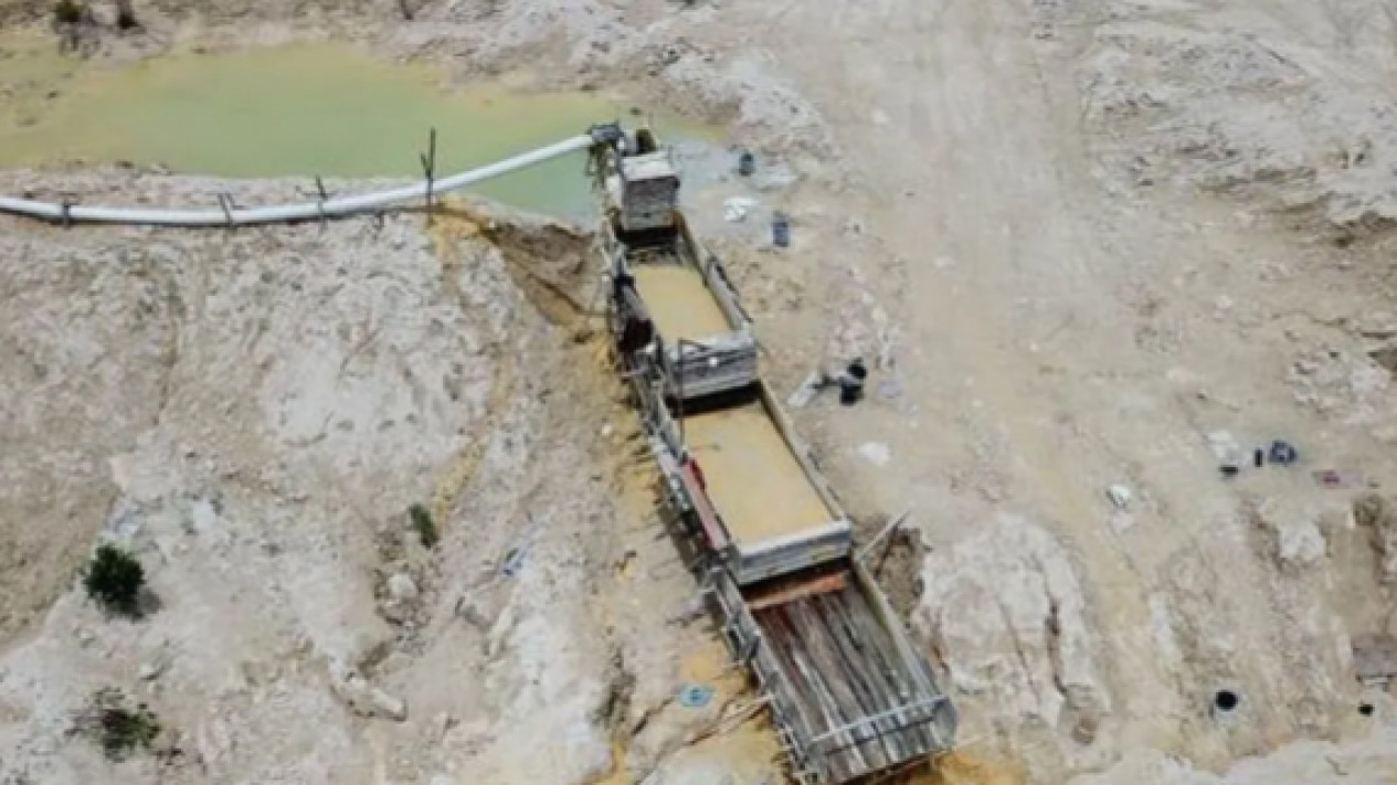 Bareskrim Mengungkap Kasus Tambang Timah Ilegal di Babel: Menyelundupkan Timah ke Malaysia
            - galeri foto