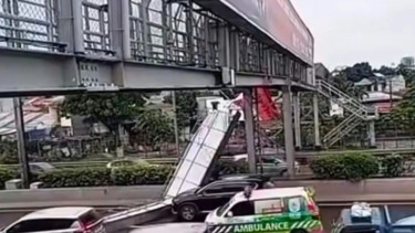 Detik-Detik Papan Reklame Ukuran 2x8 Meter Roboh di Tol Kebon Jeruk Jakarta Barat Viral, Polisi Pastikan Tidak Ada Korban