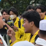 Pria Berjas Kuning yang Viral Teriaki dan Tunjuk Polisi Saat Demo Ternyata Bukan Mahasiswa UI, Ini Sosok Sebenarnya