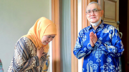 Try Sutrisno Wafat, Gubernur Khofifah Ajak Masyarakat Jatim Kibarkan Bendera Setengah Tiang Dua Hari