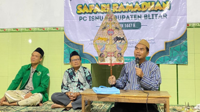 Cara Unik Berdakwah, Kiai di Blitar Sampaikan Tausiyah Ramadhan Lewat Wayang Kulit