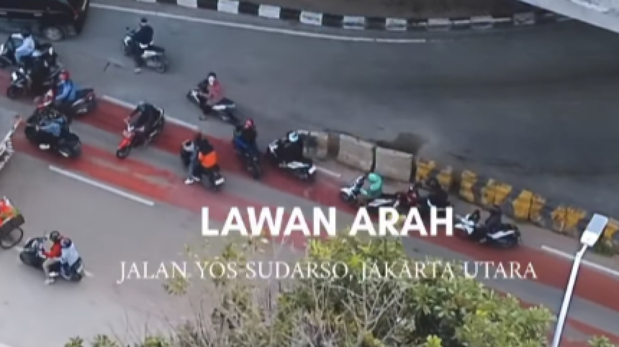 Viral Antrean Pengendara Motor Bertumpuk Lawan Arah di Cakung, Polisi Ungkap Faktanya
            - galeri foto