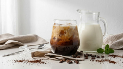 Minum Kopi Saat Puasa Nggak Masalah, Asal Tambahkan Satu Bahan Ini Biar Kenyang Lebih Lama