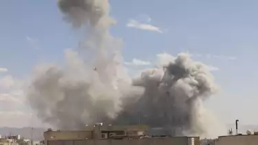 Asap mengepul setelah ledakan, usai Amerika Serikat dan Israel melancarkan serangan di Teheran, Iran pada 1 Maret 2026.