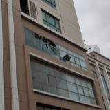 Gondola di Lantai 25 Apartemen Surabaya Dihantam Angin Kencang, Satu Pekerja Tewas