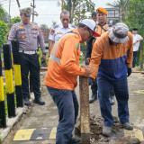 Jelang Operasi Ketupat, Satlantas Polres Blitar Kota Tutup Perlintasan Sebidang di Desa Kandangan