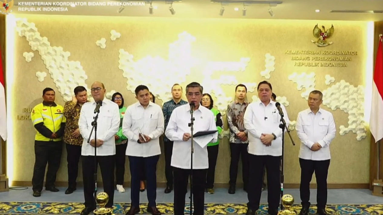 Menaker Terbitkan SE THR 2026, Gubernur Diminta Bentuk Posko Satgas dan Perusahaan Wajib Patuh Aturan
            - galeri foto