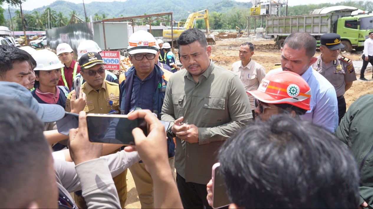 Gubernur Bobby Nasution Kecewa Soal Penetapan Anggaran Penanganan Bencana di Sumut Rp2,1 Triliun
            - galeri foto