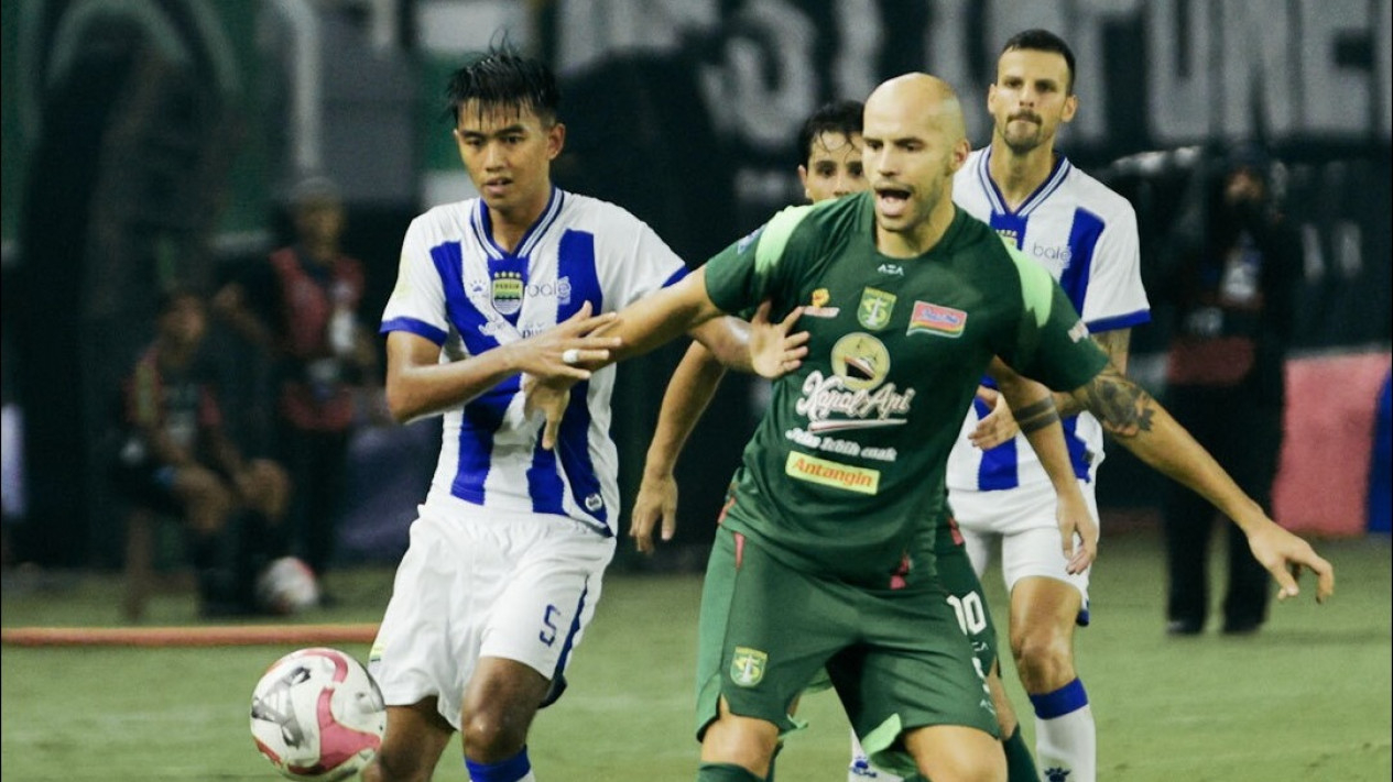 Persib Resmi Ajukan Surat Protes Akan Kepemimpinan Wasit Eko Saputra di Laga Vs Persebaya
            - galeri foto