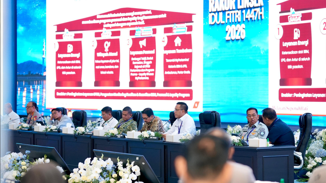 Dirut Pertamina Pastikan Stok BBM Aman Saat Mudik Idulfitri 1447 H, Siapkan Buffer Stock hingga Daerah Terpencil
            - galeri foto