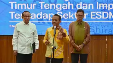 Menteri ESDM Bahlil Lahadalia dalam Konferensi Pers Perkembangan Terkini Timur Tengah dan Implikasi terhadap Sektor Energi.