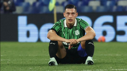 Jay Idzes Disorot Media Italia Setelah Sassuolo Kalah dari Bologna di Serie A
