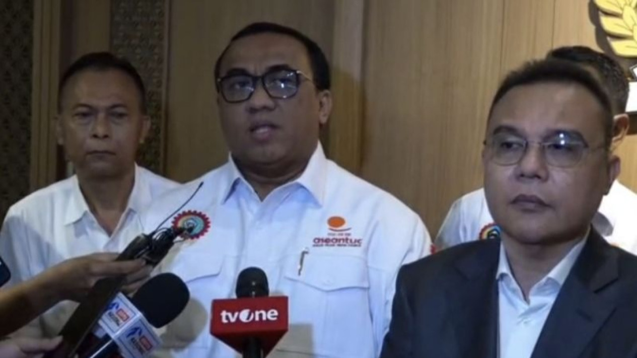 Usai Bertemu Dasco, KSPSI dan KSBSI Tegaskan Dukung Seluruh Program Presiden Prabowo
            - galeri foto