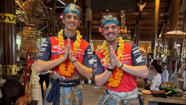 MotoGP: Joan Mir dan Luca Marini Kunjungi Bali, Pembalap Honda Terpukau dengan Budaya Pulau Dewata