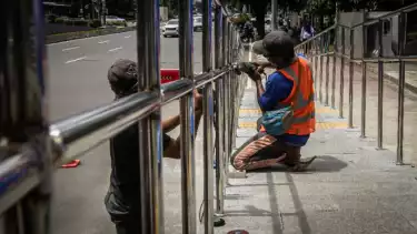 JPO Sarinah sudah dibuka usai diresmikan oleh Gubernur DKI Jakarta, Pramono Anung Wibowo, pejalan kaki merasa puas atas setelah direvitalisasi, Jakarta Pusat, Rabu (4/4/2026)