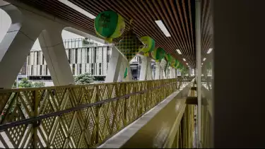 JPO Sarinah sudah dibuka usai diresmikan oleh Gubernur DKI Jakarta, Pramono Anung Wibowo, pejalan kaki merasa puas atas setelah direvitalisasi, Jakarta Pusat, Rabu (4/4/2026)