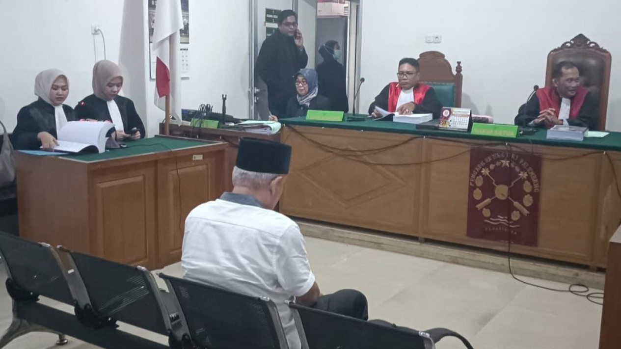 Eks Kades Diduga Jual 1.541 Hektare Lahan Negara dengan SPH Palsu, Dituntut 6 Tahun dan Uang Pengganti Rp4,2 Miliar
            - galeri foto