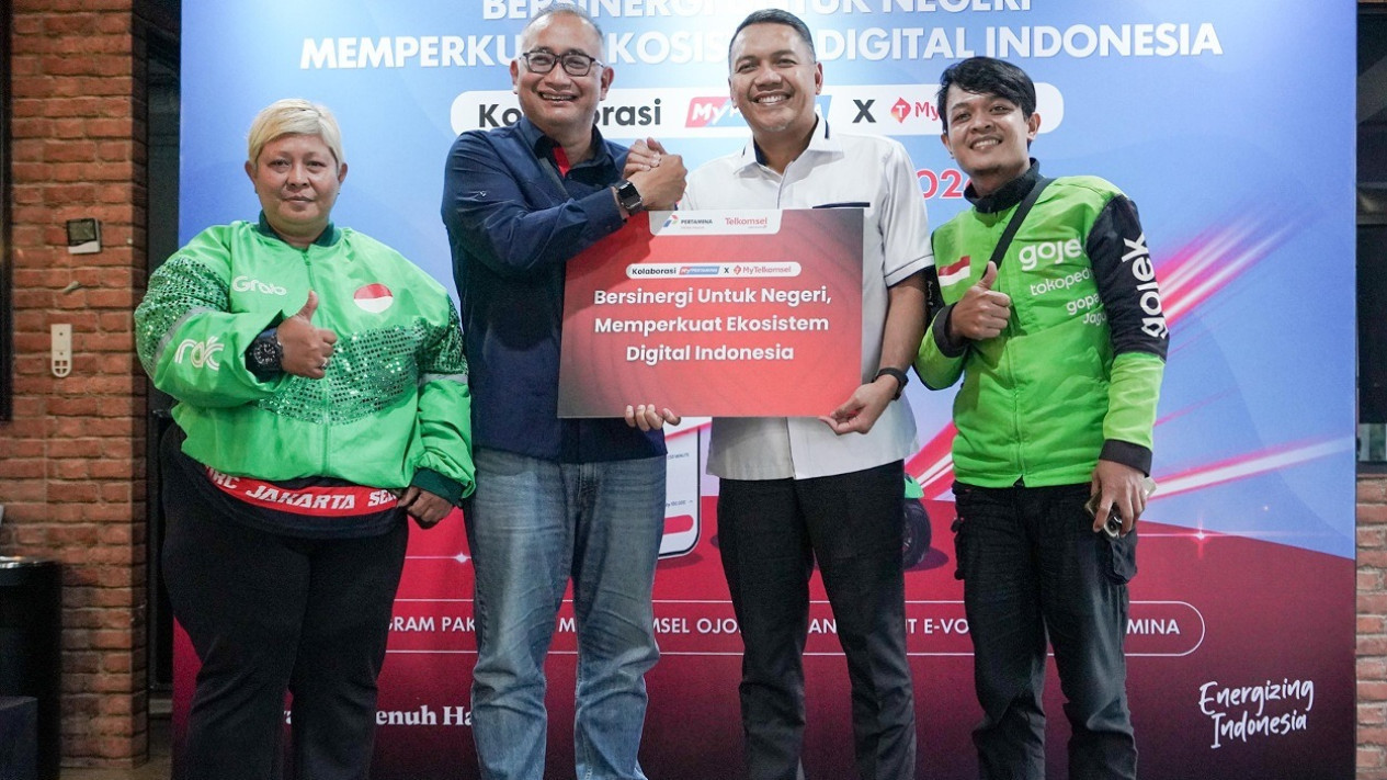 Kabar Baik Buat Ojol, Pertamina Patra Niaga bersama Telkomsel Hadirkan Paket Data dengan Benefit E-Voucher BBM
            - galeri foto