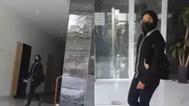 Detik-detik seorang pria tangkap basah calon istri diduga check-in di kamar hotel dengan pria lain viral