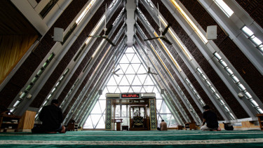 Berita Foto: Masjid Jami’e Darussalam di Tanah Abang Tampil Beda dengan Berkonsep Segitiga