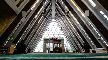 Berita Foto: Masjid Jami’e Darussalam di Tanah Abang Tampil Beda dengan Berkonsep Segitiga