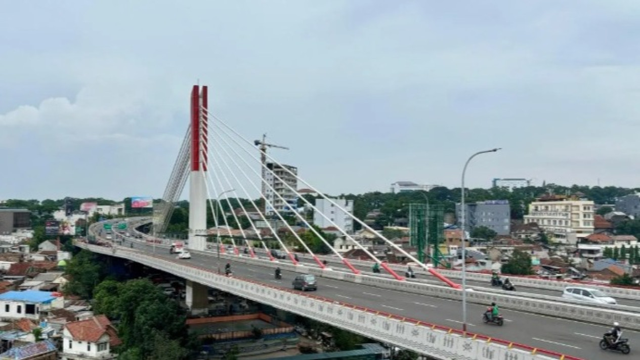 Diduga Sering Dijadikan Tempat Orang Hendak Bunuh Diri, Patroli di Flyover Pasupati Bandung Diintensifkan
            - galeri foto