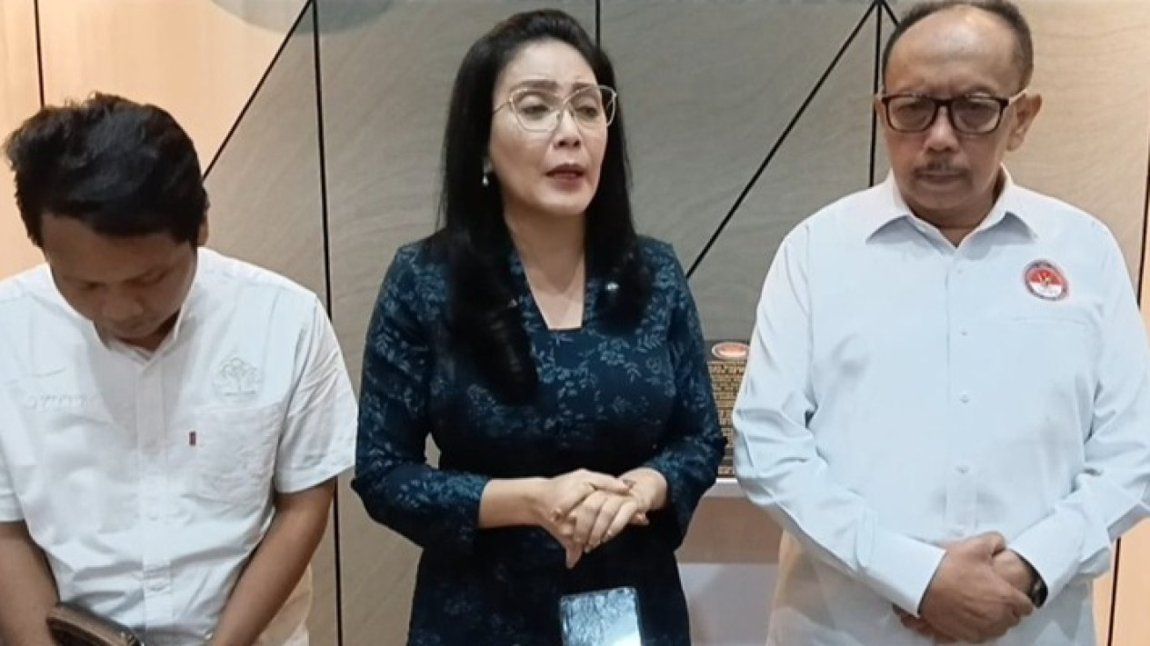 Keluarga Ermanto Usman Lapor ke LPSK, Rieke Diah Pitaloka Minta Dalang Pembunuhan Diungkap
            - galeri foto