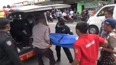 Kecelakaan di Jalan Jombang–Kediri, Pemotor Tewas Usai Motor Hantam Samping Truk