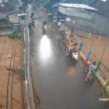 BPBD Tuban Bersihkan Sekolah dan Tempat Ibadah Pascabanjir Bandang di Enam Kecamatan