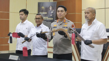 Polda Jatim Amankan Tiga Tersangka Kasus Pemerasan Disertai Ancaman