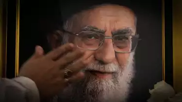 Foto Ayatollah Ali Khamenei di kediaman Duta Besar Republik Islam Iran di Jalan Madiun No. 1, Menteng, Jakarta Pusat, Kamis (5/4/2026)