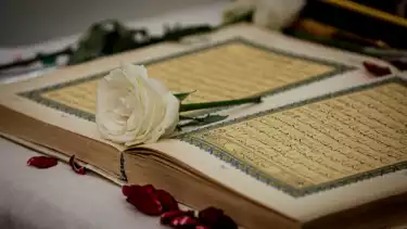 Alquran di kediaman Duta Besar Iran, dalam kegiatan memperingati wafatnya Ayatollah Ali Khamenei