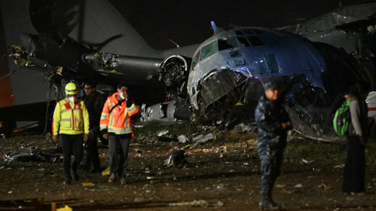 Detik-detik Warga Jarah Uang dari Pesawat Hercules Bawa Duit Rp1 Triliun Jatuh di Bolivia
            - galeri foto