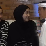 Terkesan dengan Video Viral Hasna-Hasni, KDM Beri Pujian hingga Datangi Tempat Kerja Gadis Kembar Tunarungu