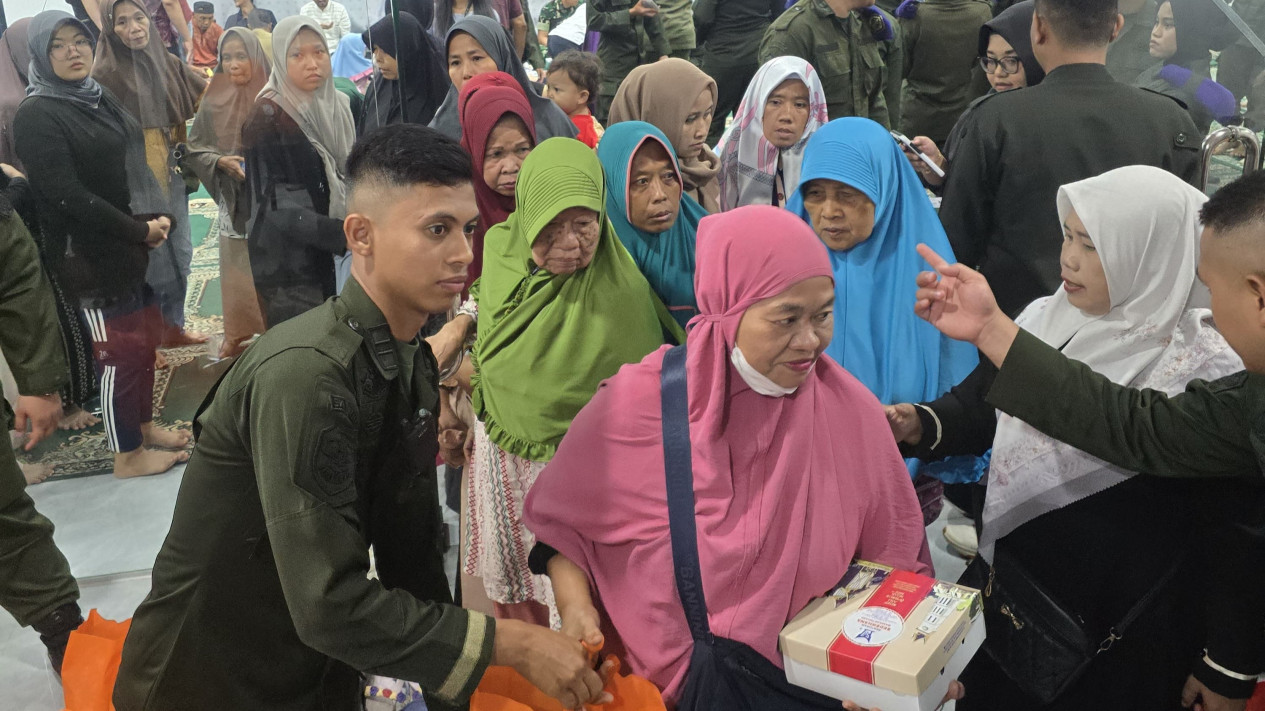 Gelar Bakti Sosial dan Silahturahmi Ramadan, Menwa Jayakarta: Bela Negara Tak Hanya Pertahanan Fisik
            - galeri foto