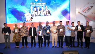 Luncurkan Buku, Syahganda Nainggolan Bedah Arah Demokrasi hingga Tawarkan Kerangka Ide Bernama "Prabowonomics"