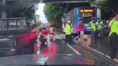 Pemotor Tewas Usai Ditabrak Bus TransJakarta di Penjaringan