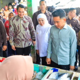 Gubernur Khofifah Dampingi Wapres Gibran Tinjau Pasar Gelondong Gede Tuban