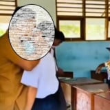Viral, Pak Guru Rusly di Sabu NTT Cium dan Peluk Siswa Laki-laki di dalam Kelas, Begini Pengakuannya