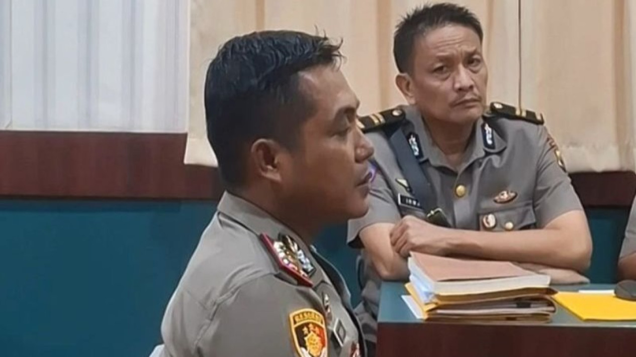 Dua Anggota Polres Toraja Terima Setoran Rp10 Juta Tiap Minggu dari Para Bandar Narkoba: Gampang Kalau Ada Kesepakatan
            - galeri foto