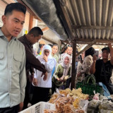 Gibran Cek Pasar Gelondong Gede Tuban, Pantau Harga Bahan Pokok Jelang Lebaran