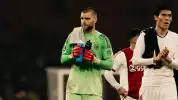 Maarten Paes Gigit Jari, Ajax Dikabarkan Selangkah Lagi Datangkan Mantan Kiper Utama Barcelona