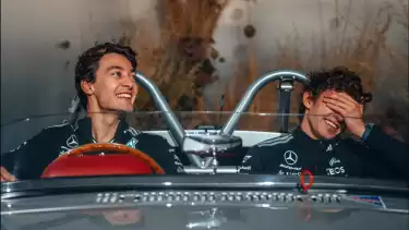 Duo Pembalap Mercedes, George Russell dan Kimi Antonelli