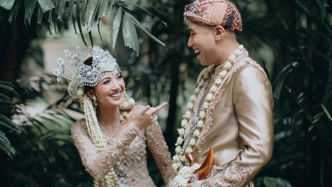 Ucapan Manis Vidi Aldiano saat Anniversary ke-4 dengan Sheila Dara: Aku Bersyukur Tuhan Kasih Jalan Aku Nikah Sama Kamu
            - galeri foto
