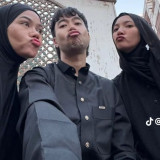 Tak Hanya Tulis Doa buat Vidi Aldiano, Yura Yunita Juga Doakan Sheila Dara di Depan Ka bah: Lapangkan Hatinya