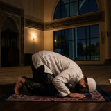 Shalat Tahajud setelah Tarawih dan Witir, Bagaimana Hukumnya dalam agama Islam?