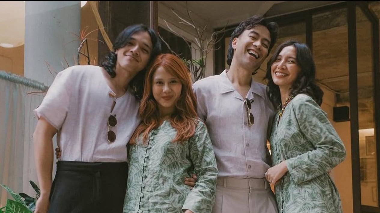 Nadin Amizah dan Vidi Aldiano Ternyata Keluarga: Kisah Kedekatan Mereka hingga Momen Perpisahan yang Mengharukan
            - galeri foto